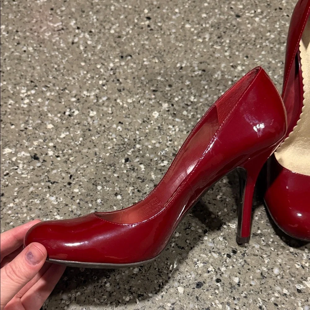 Jessica Simpson Red Patent Round Toe Heels - Picture 3 of 14